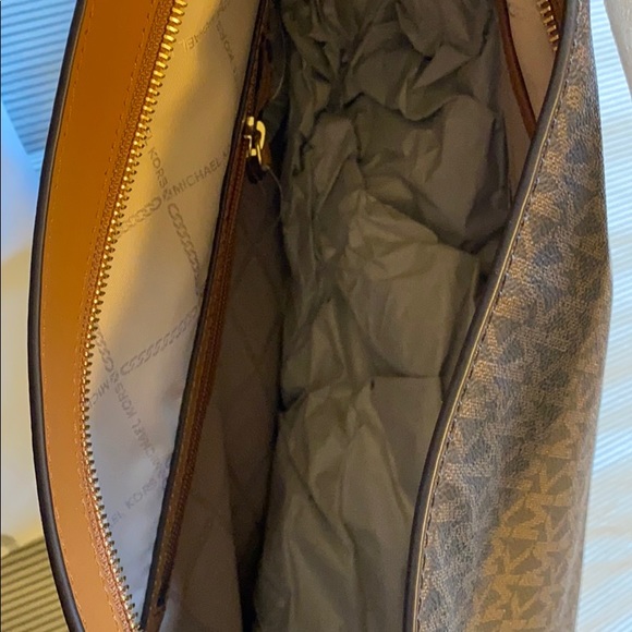 Michael Kors Shoulder Bag NWT *SALE* - Picture 7 of 9